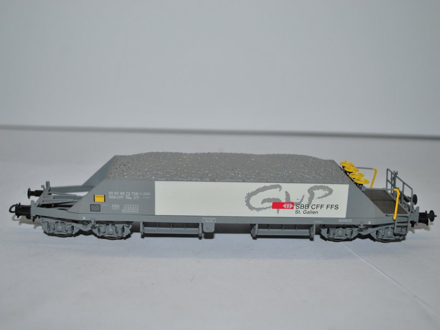 Liliput Modelleisenbahnen: Liliput Schotterwagen SBB (PCA616) – Gebraucht aus Aarwangen von Bahnsupport