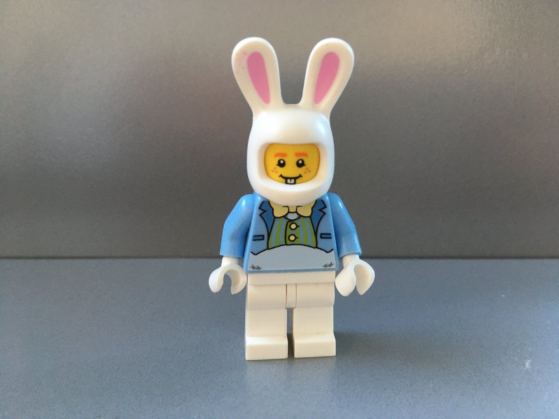 Lego Kit di costruzioni: Lego Minifigur - hol116 - Easter Bunny Guy – Usato da St.Gallen venduto da Punktchen01