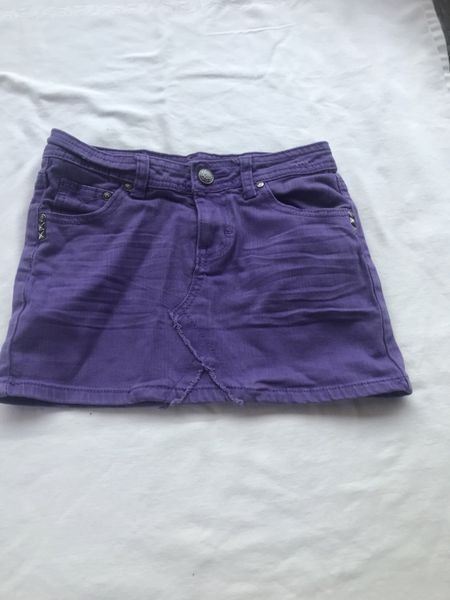 Vestiti & Gonne: Mädchen Jeans Rock violett 134/140 – Usato da Bergdietikon venduto da antovale