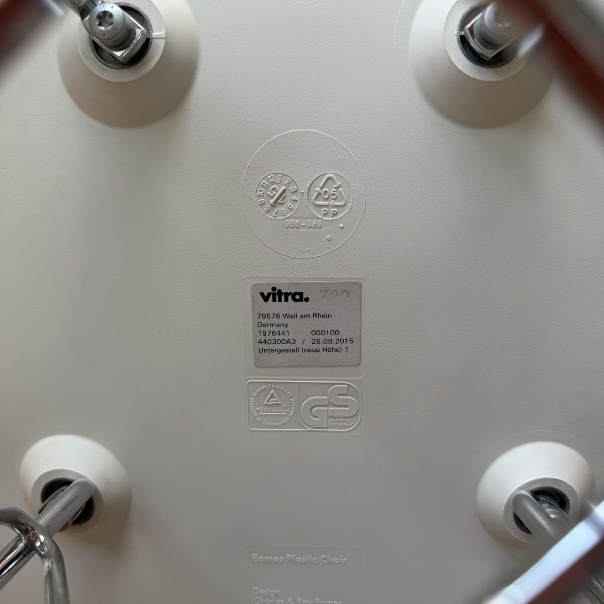 Eames Sedie: Vitra Eames Chair | Plastic Side Chair DSR – Usato da Zürich venduto da kmschrr 5