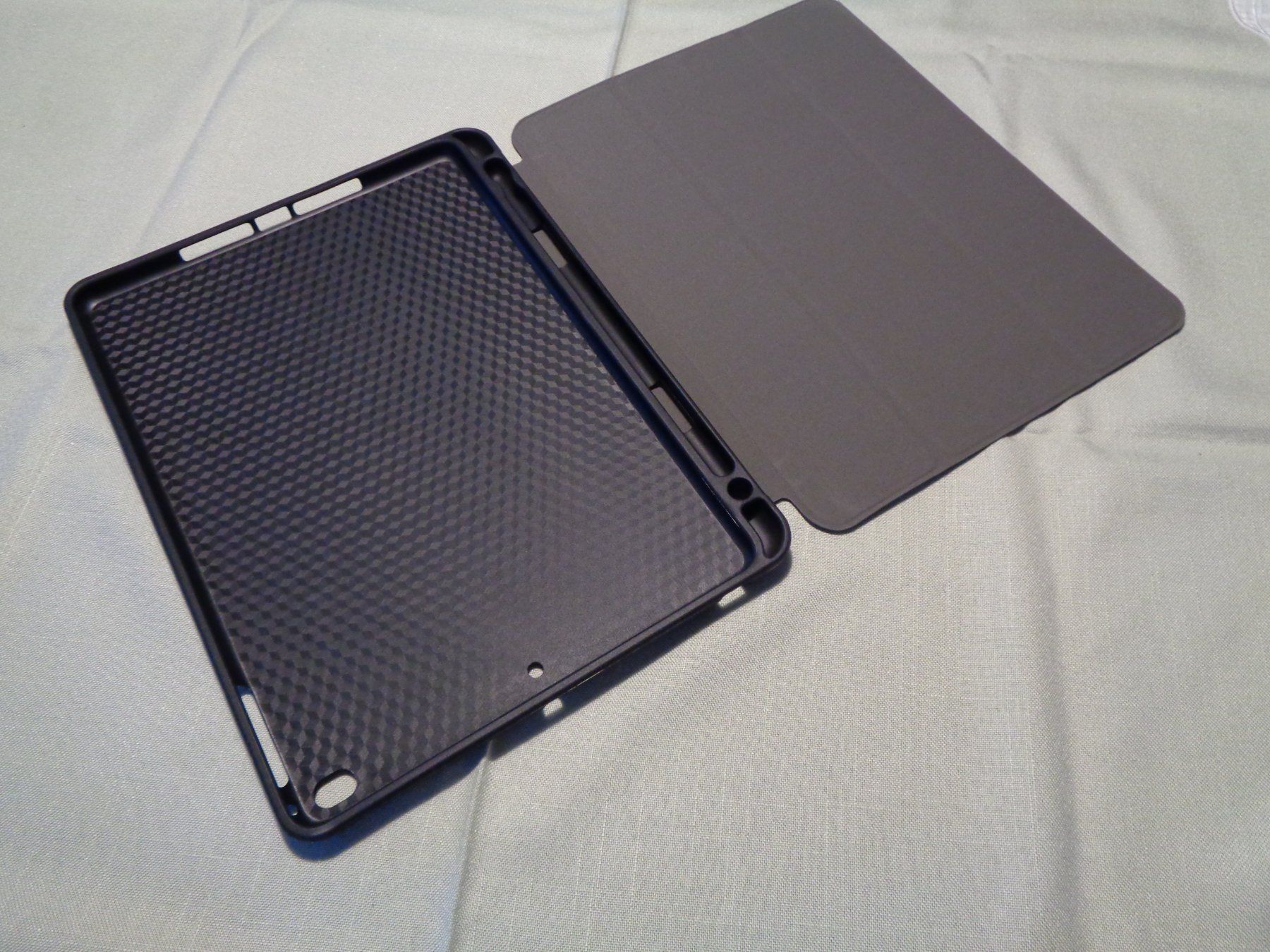 Tablet PC: Tablethülle – Neu (gemäss Beschreibung) aus Bäretswil von 7bello60 4