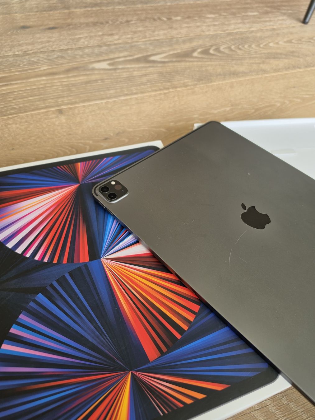 Apple Tablet PC: iPad Pro 12.9" 5th Generation M1 – Usato da Jona venduto da Tsei 4