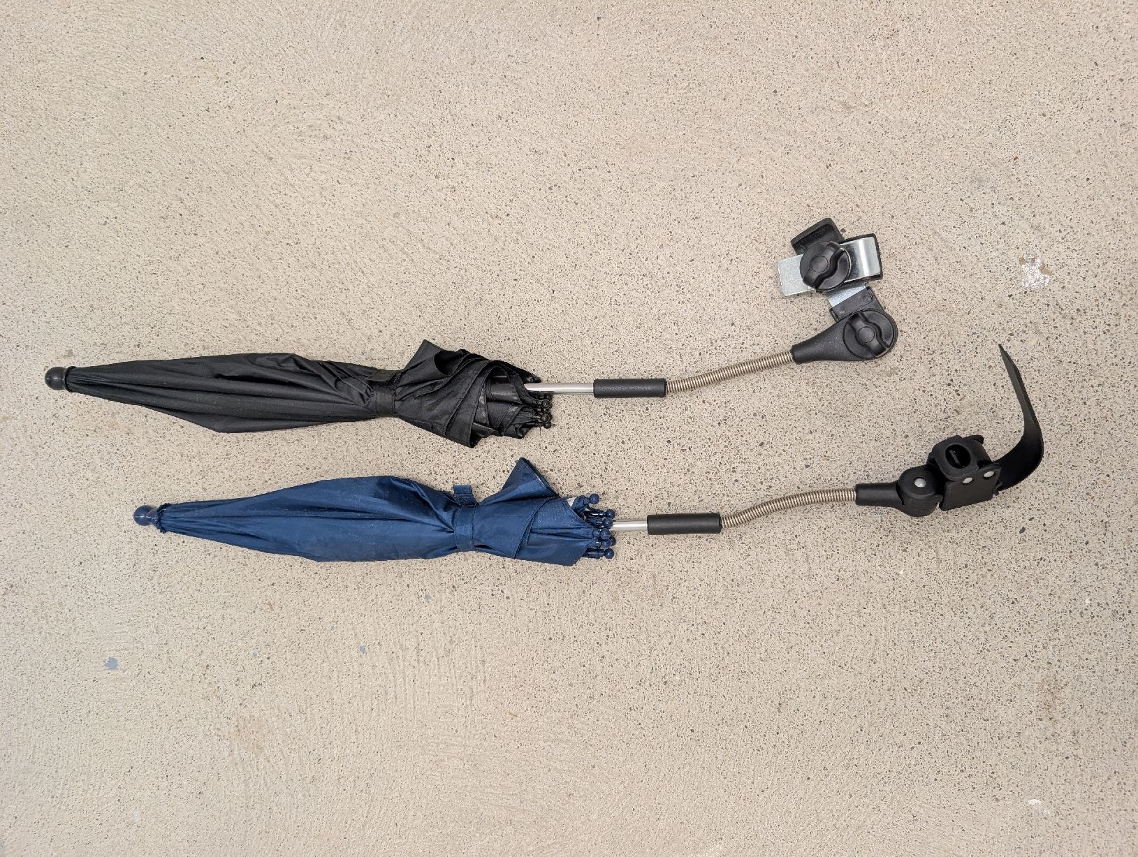 Sonnenschirme: 2 Buggy Parasols holder Set Blue Black Used – Gebraucht aus Zürich von lad_6j8s