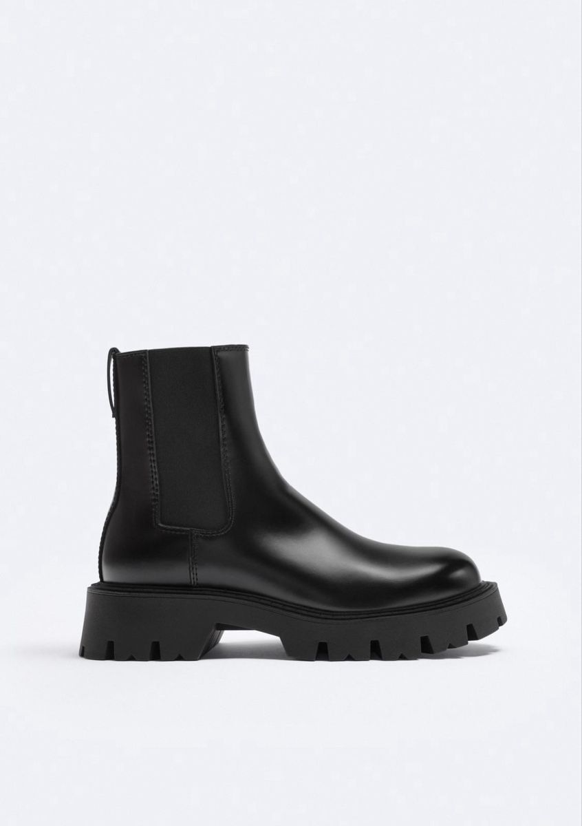 Zara Scarpe da uomo: BOTTES À SEMELLES CRANTÉES ÉPAISSES – Nuovo (secondo la descrizione) da Penthaz venduto da cle_5kl2