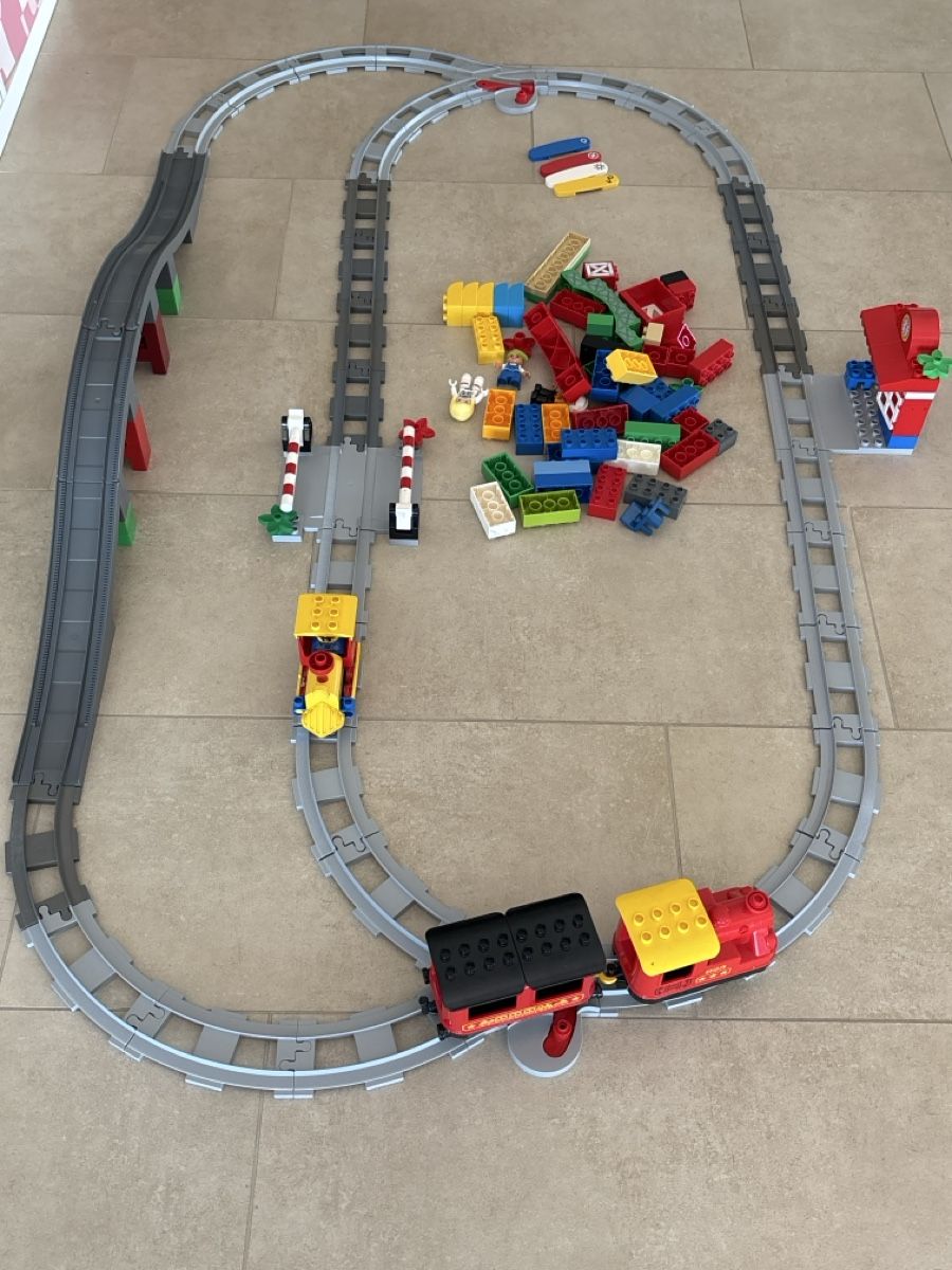 Lego Baukästen: Train Duplo intelligent + rails (Couleurs & Bluetooth) – Gebraucht aus Lausanne von pabernard