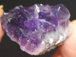 Deko Heilstein L-5328– Uruguay Amethyst Cluster –18,90 Gramm