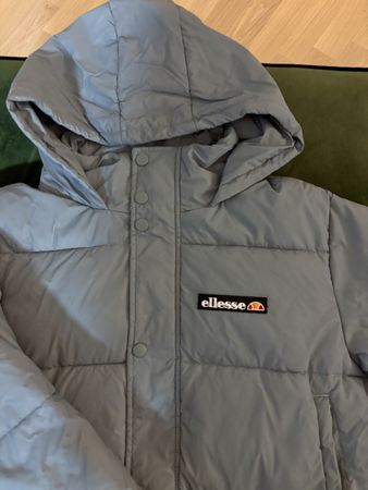 ellesse Winterjacke Grau – Reflektierend – Grösse 40/M 