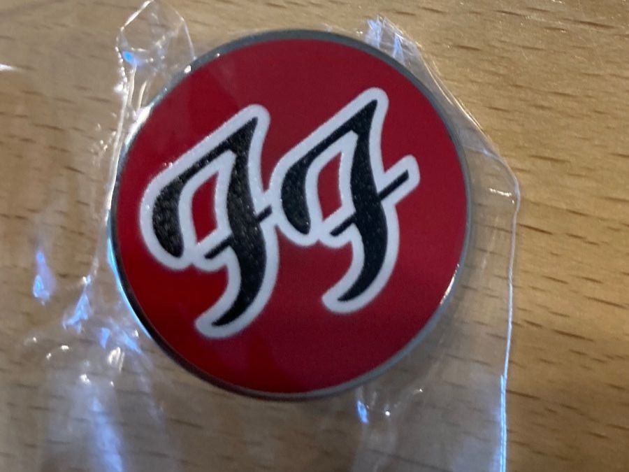 Spille & Fermagli: Foo Fighters Pin Anstecker Punk Rock Metal Pop – Nuovo (secondo la descrizione) da Horn venduto da abutre72