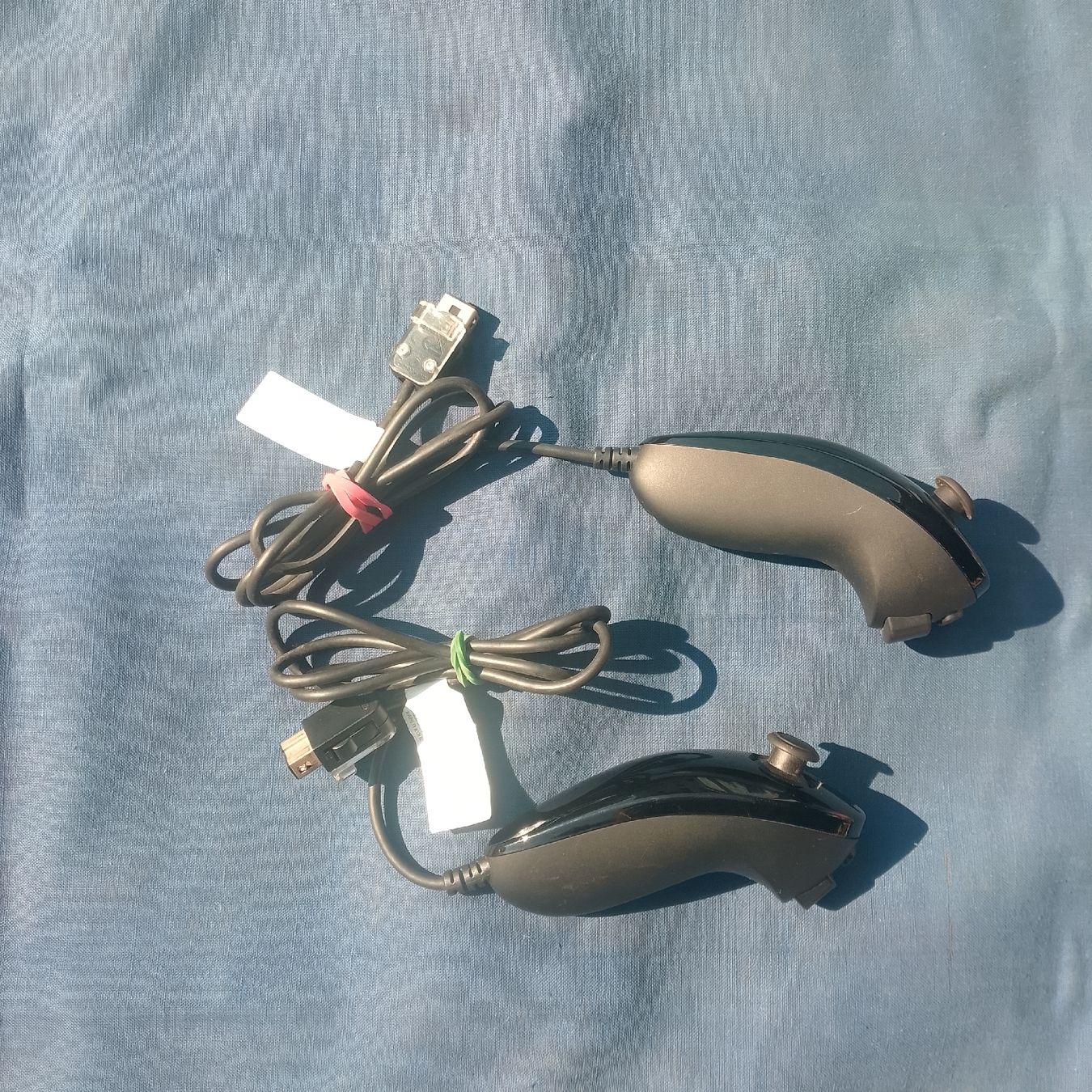 Nintendo Manettes: 2x Nintendo Wii Nunchuk Controller schwarz – D'occasion à Luzern par toenu23 1