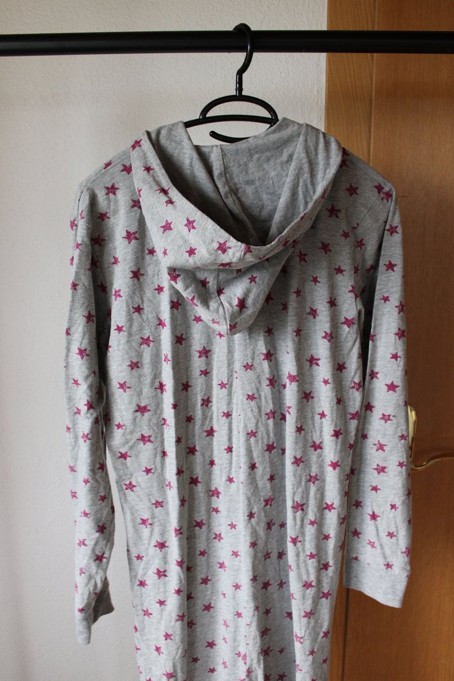 Tute: Jumpsuit grau mit Sternen – Usato da Hombrechtikon venduto da lehnerrr