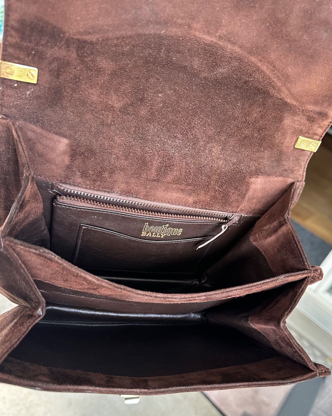Bally Taschen für Damen: Vintage-Handtasche Bally aus Wildleder – Gebraucht aus Zürich von brazerola 5