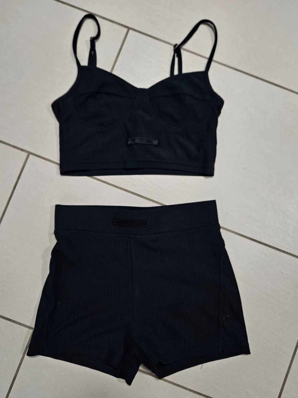 Lotti di vestiti: Sport set NEU – Nuovo (secondo la descrizione) da Bülach venduto da Recherchieren 2