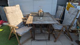 Gartentisch mit Stühlen