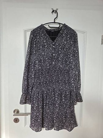 Schönes Kleid von ONLY