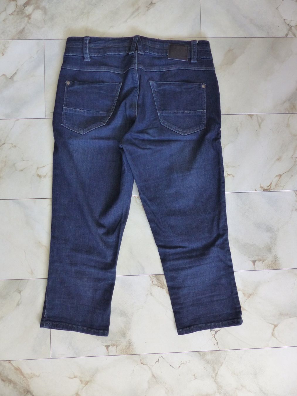 Jeans: Jeans 3/4 dunkelblau / Gr. 36 / Neuwertig – Nuovo (secondo la descrizione) da Ostermundigen venduto da Phoenix64 1