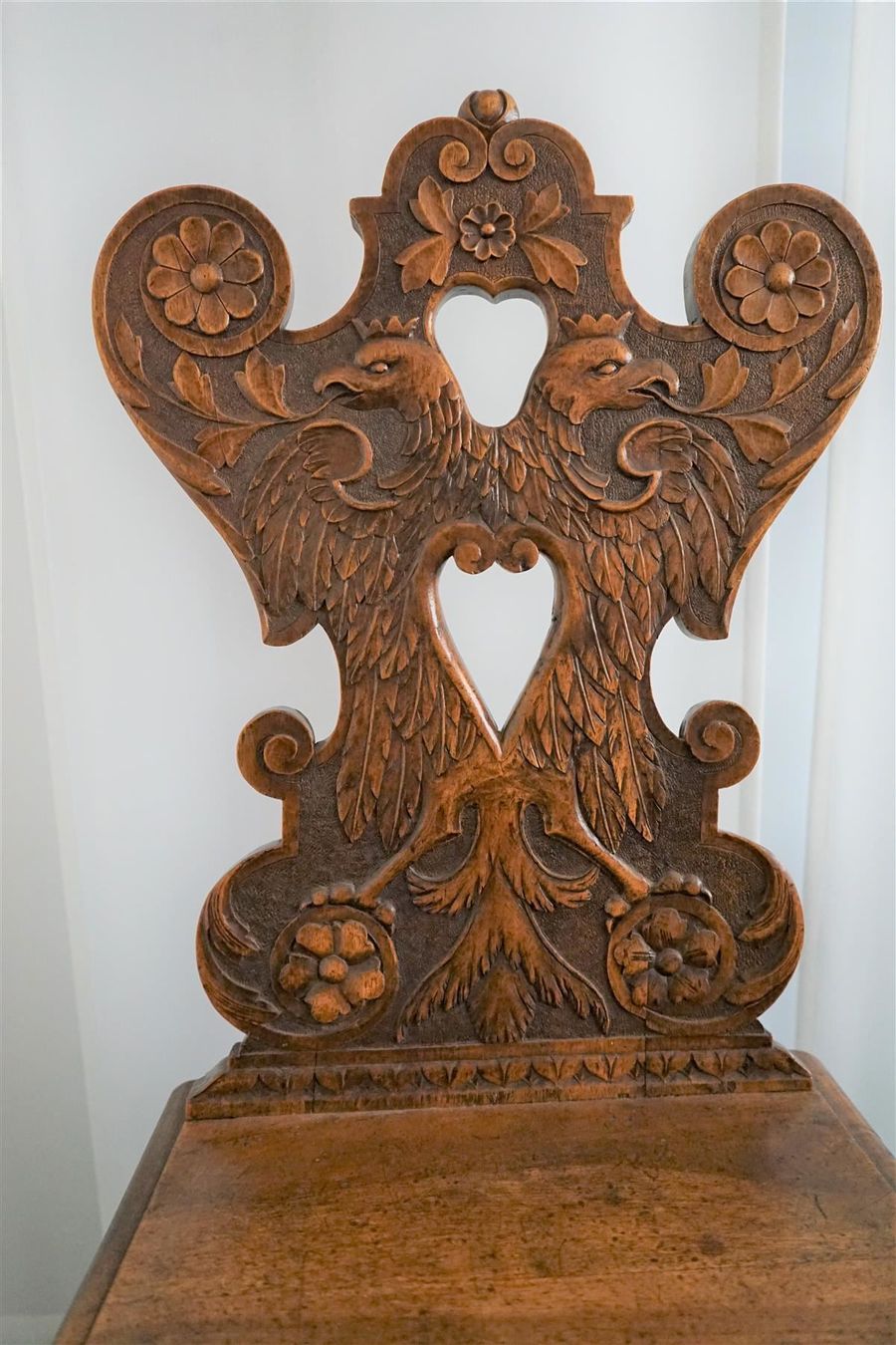 Chaises: Stuhl mit geschnitzter Lehne – D'occasion à Brienz BE par P.Edelweiss