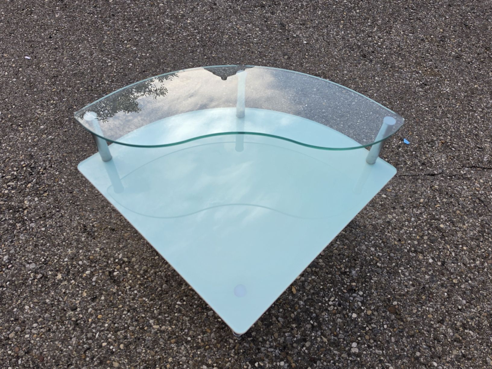Tavoli: Tisch Glas hellblau mit Glasplatte abgerundet Metallfuss – Usato da Mettlen venduto da elios0888 6