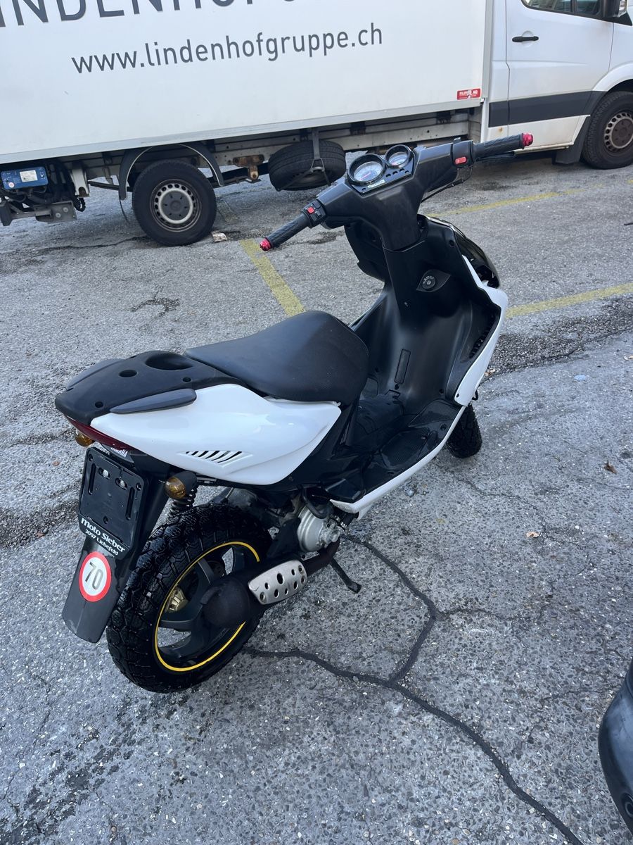 Yamaha Scooter: Yamaha YQ 50 Cc  – Difettoso da Biel/Bienne venduto da dhi_l89g 2