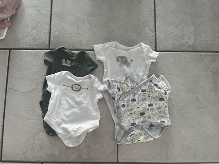 4 baby bodies kurzarm grösse 56