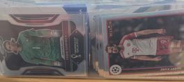 Box voller Topps Sammelkarten 