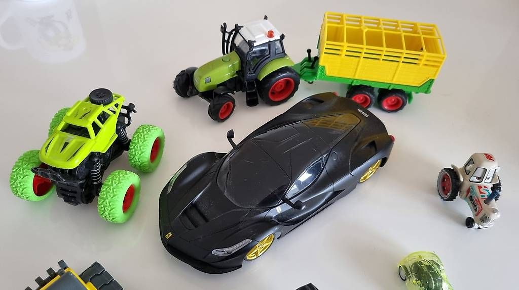 Spielzeuge: Diverse Fahrzeuge – Gebraucht aus Ehrendingen von NSX-RR 1
