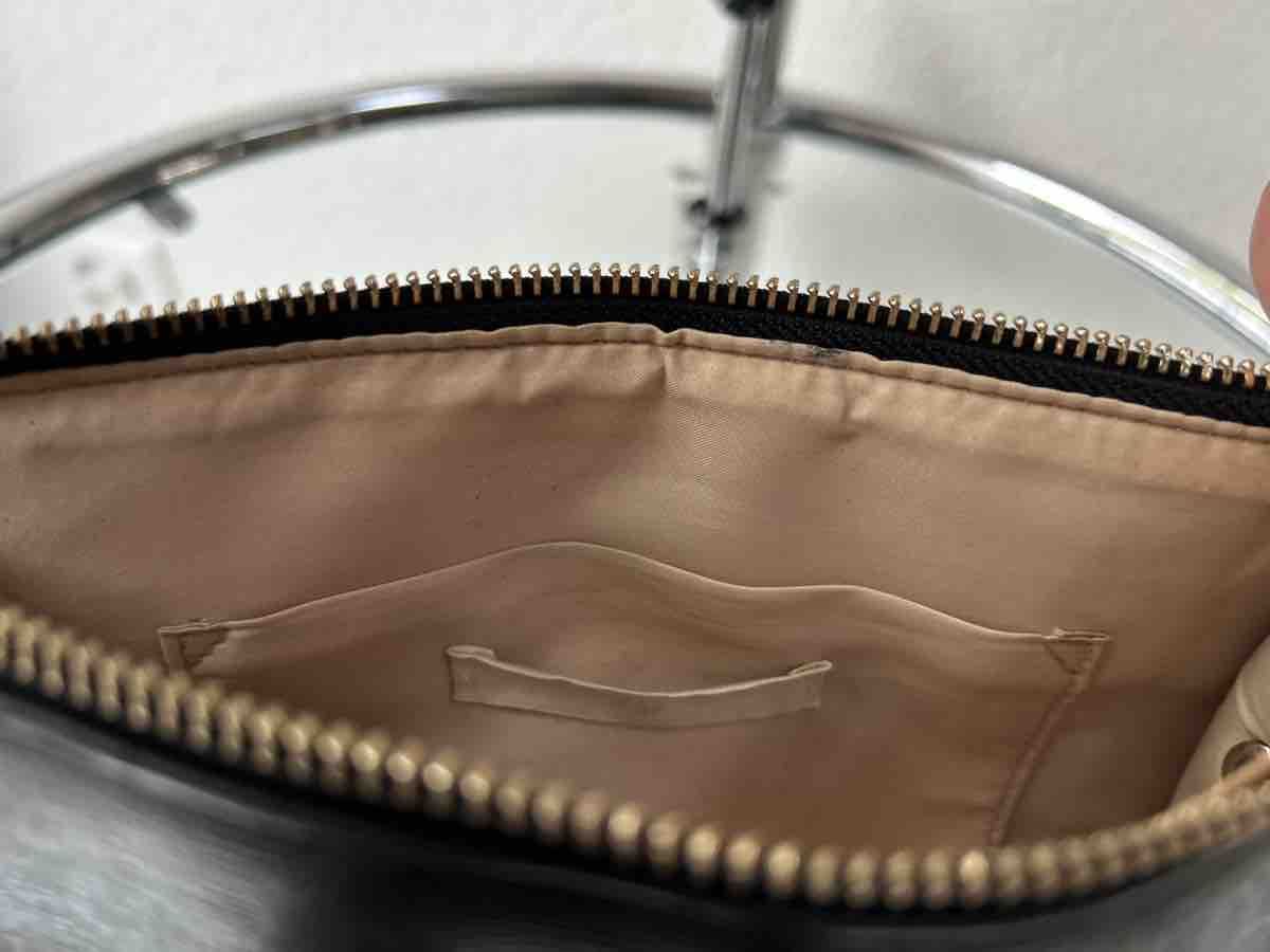 H&M Taschen für Damen: Black Leather-Look Key Case with Chain Strap – Gebraucht aus Saland von ele_vc96 4