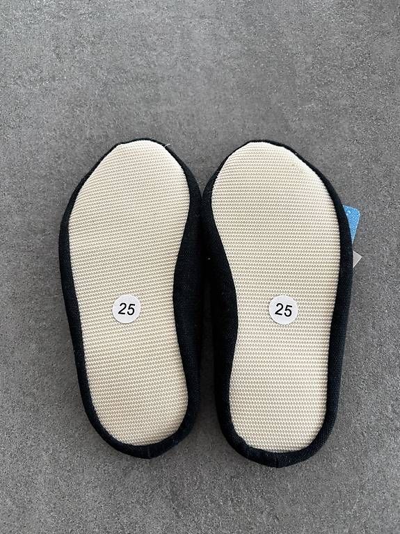 Scarpe per ragazzi: Chaussons gymnastique, taille 25 – Usato da Chapelle-s-Moudon venduto da vanesso 1