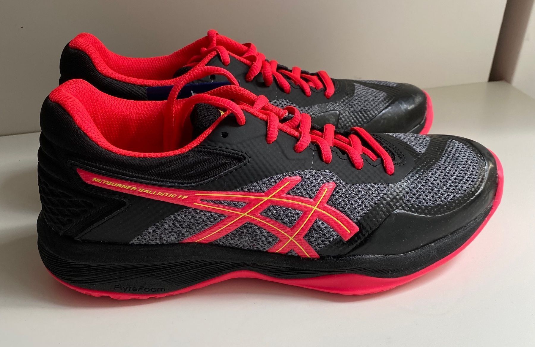 Asics Damenschuhe: ASICS NETBURNER BALLISTIC FF Volley, 39 – Neu und originalverpackt aus Luzern von falena01 1