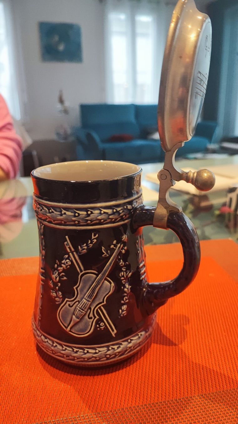 Bicchieri: Bierhumpen mit Deckel Motto "Johann Strauss" – Nuovo (secondo la descrizione) da Mosnang venduto da KurtHe 2