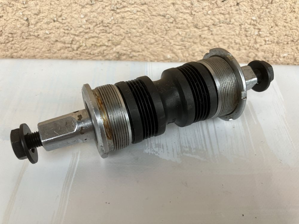 Boitier de Pédalier Shimano BB-UN300 (D-NL) Carré BSA 73mm