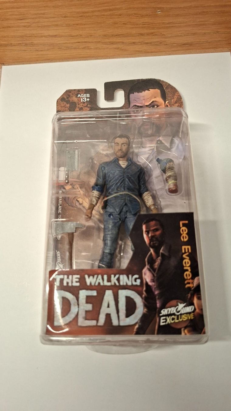 Statuette: LEE EVERETT-THE WALKING DEAD / TELLTALE - SKYBOUND EXCLUSIVE – Nuovo e nell'imballaggio originale da Genestrerio venduto da mor_fnw8