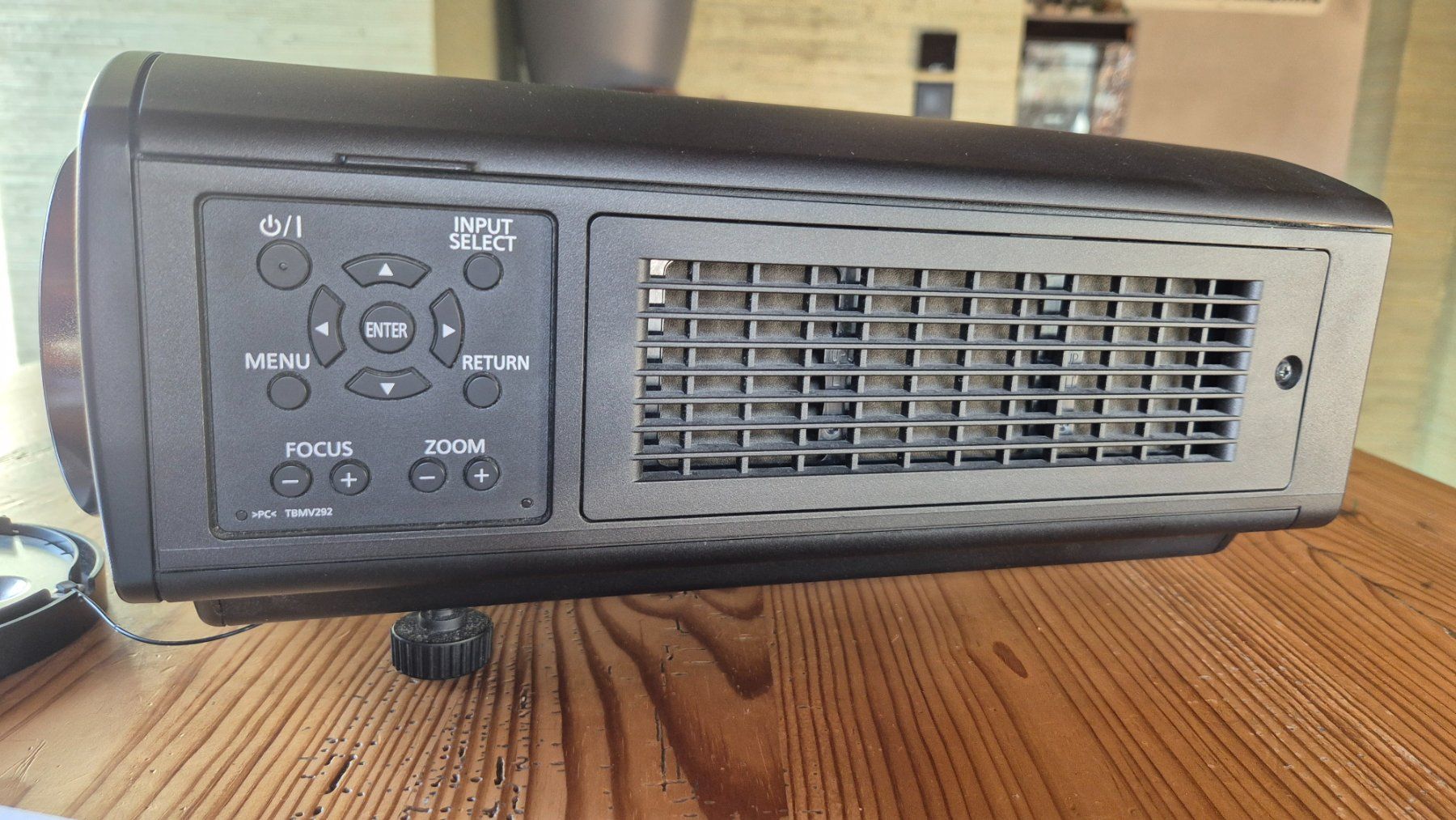 Panasonic Videoprojektoren: Beamer Panasonic PT-AT6000E – Neu (gemäss Beschreibung) aus Uetendorf von mida04 4