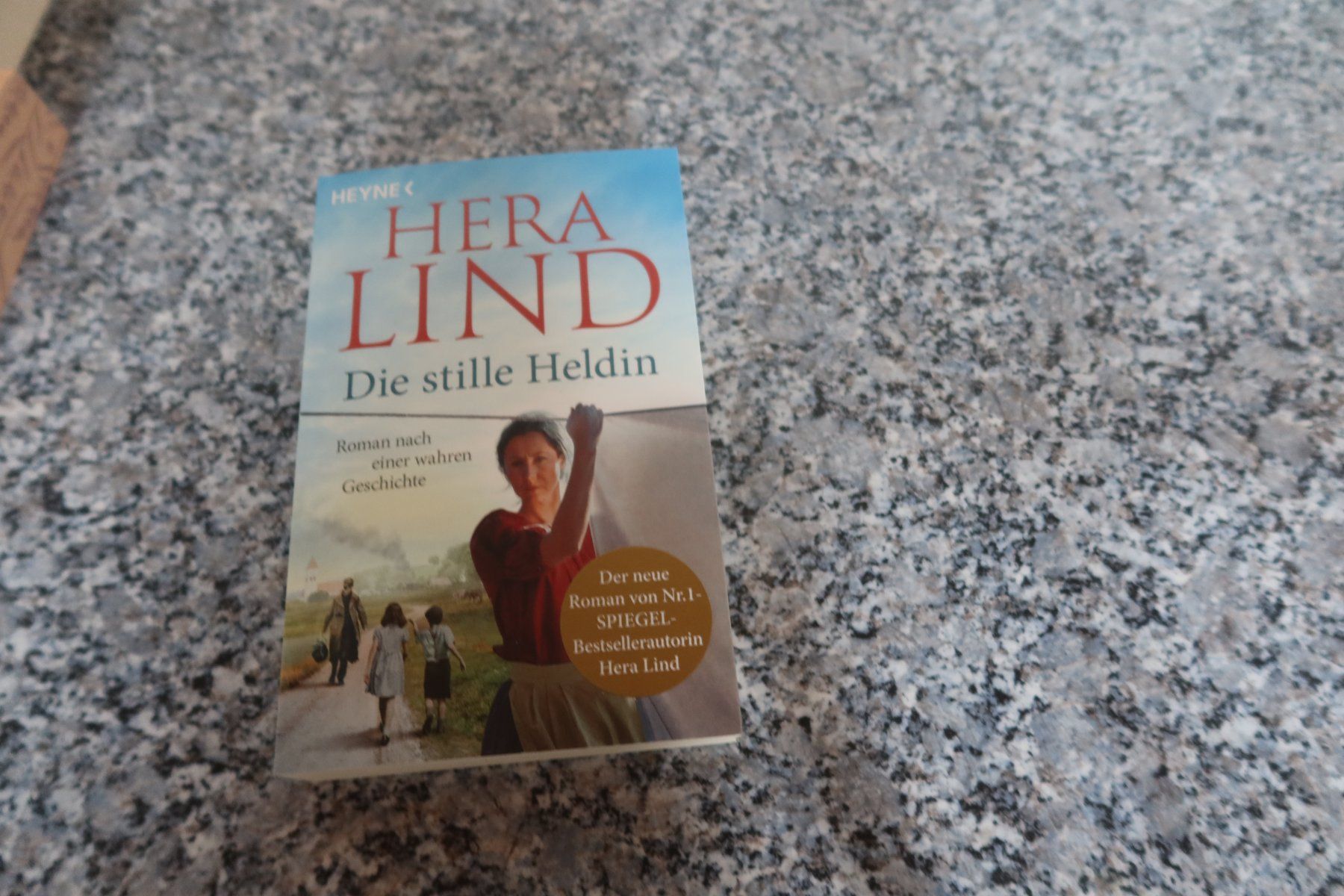 Libri: Die stille Heldin – Usato da Täuffelen venduto da Cindybussy