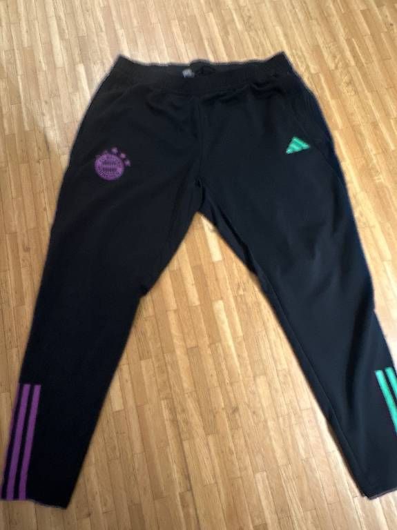 Pantaloni: Bas de training homme – Usato da Plan-les-Ouates venduto da emma1981