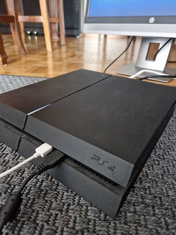 Console: PS4 standard 500GB – Usato da Vacallo venduto da paglia.lorenzo