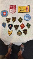 Lot von Militär und andere Abzeichen zum aufnähen.