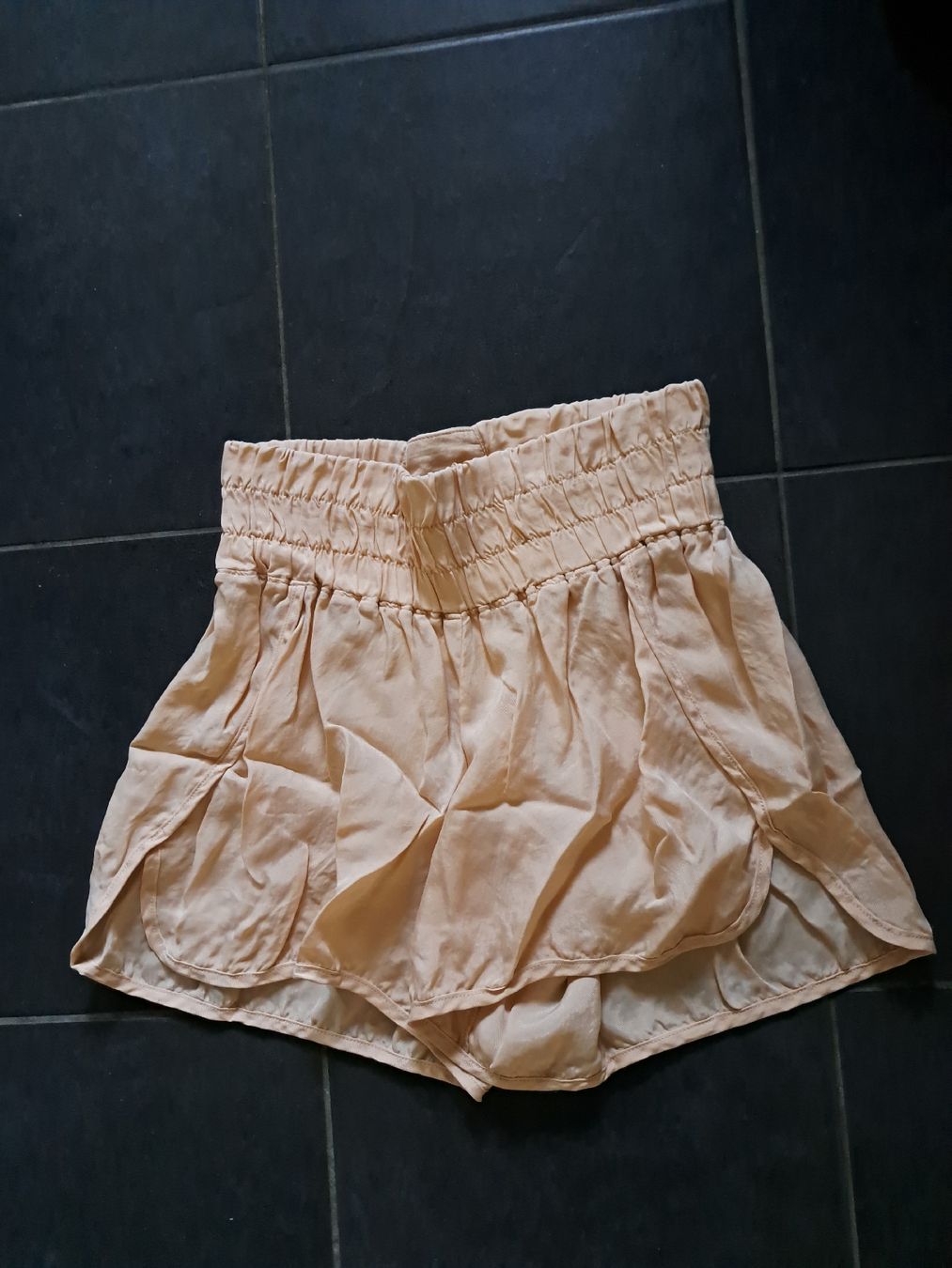 Pantaloni: Mandela Yoga Shorts – Usato da Thalwil venduto da sternenstaub369