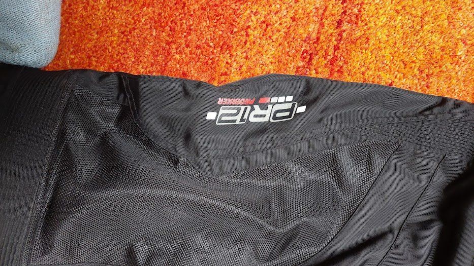 Lotti di vestiti: Motorradbekleidung – Usato da Magden venduto da Pfilou 3