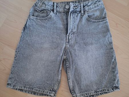 Kurze Hose 146 NEU
