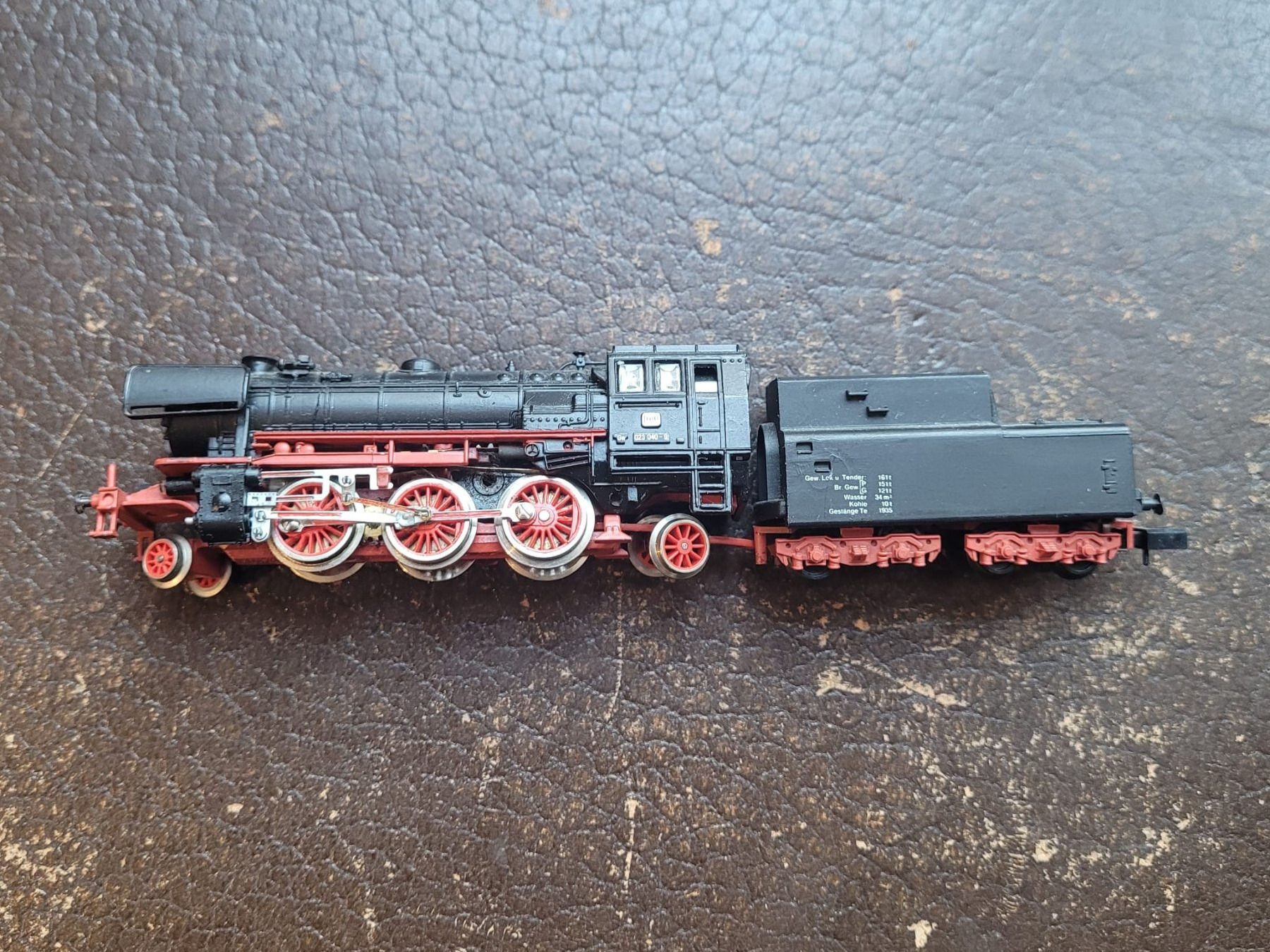 Arnold Modellini di ferrovie: Arnold 2231 Dampflok BR23 040-9, N – Usato da Perlen venduto da AhvidEvG