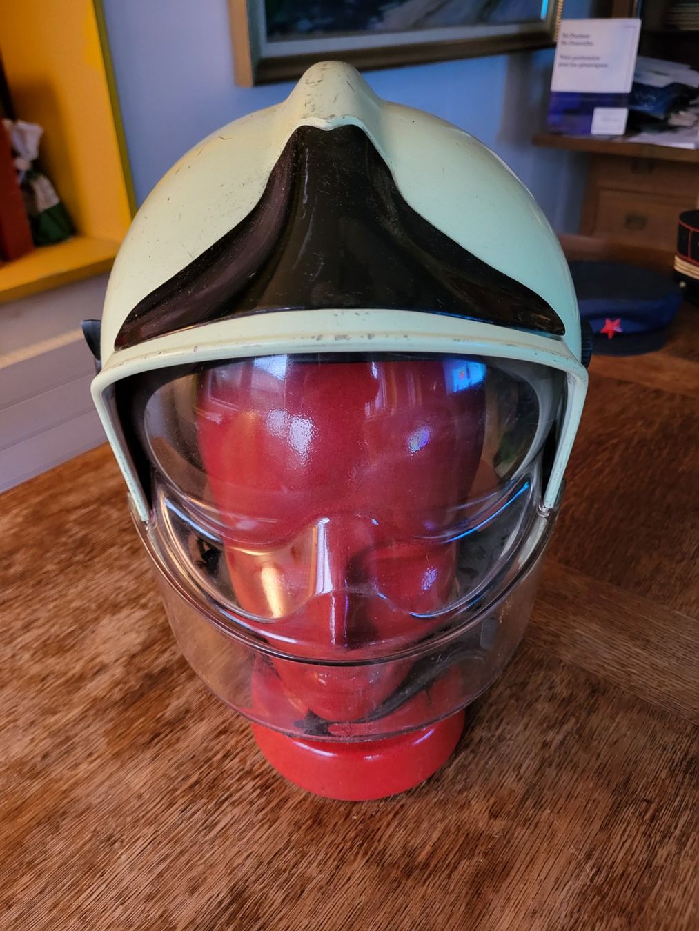 Pompieri: Feuerwehrhelm flureszierend – Usato da Turbenthal venduto da kai_6277