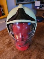 Feuerwehrhelm flureszierend