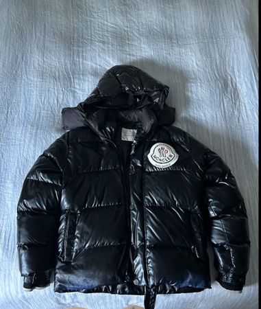 Doudoune Moncler noire brillante, taille 3, parfait état!
