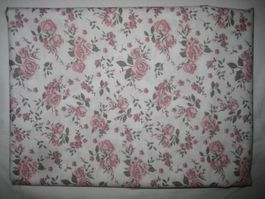 Baumwollstoff weiss mit altrosa Rosen