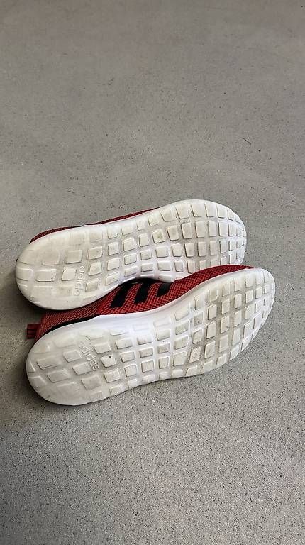 Chaussures hommes: adidas turnschuh cloudfoam / grösse 44 – D'occasion à Subingen par Broedu79 1