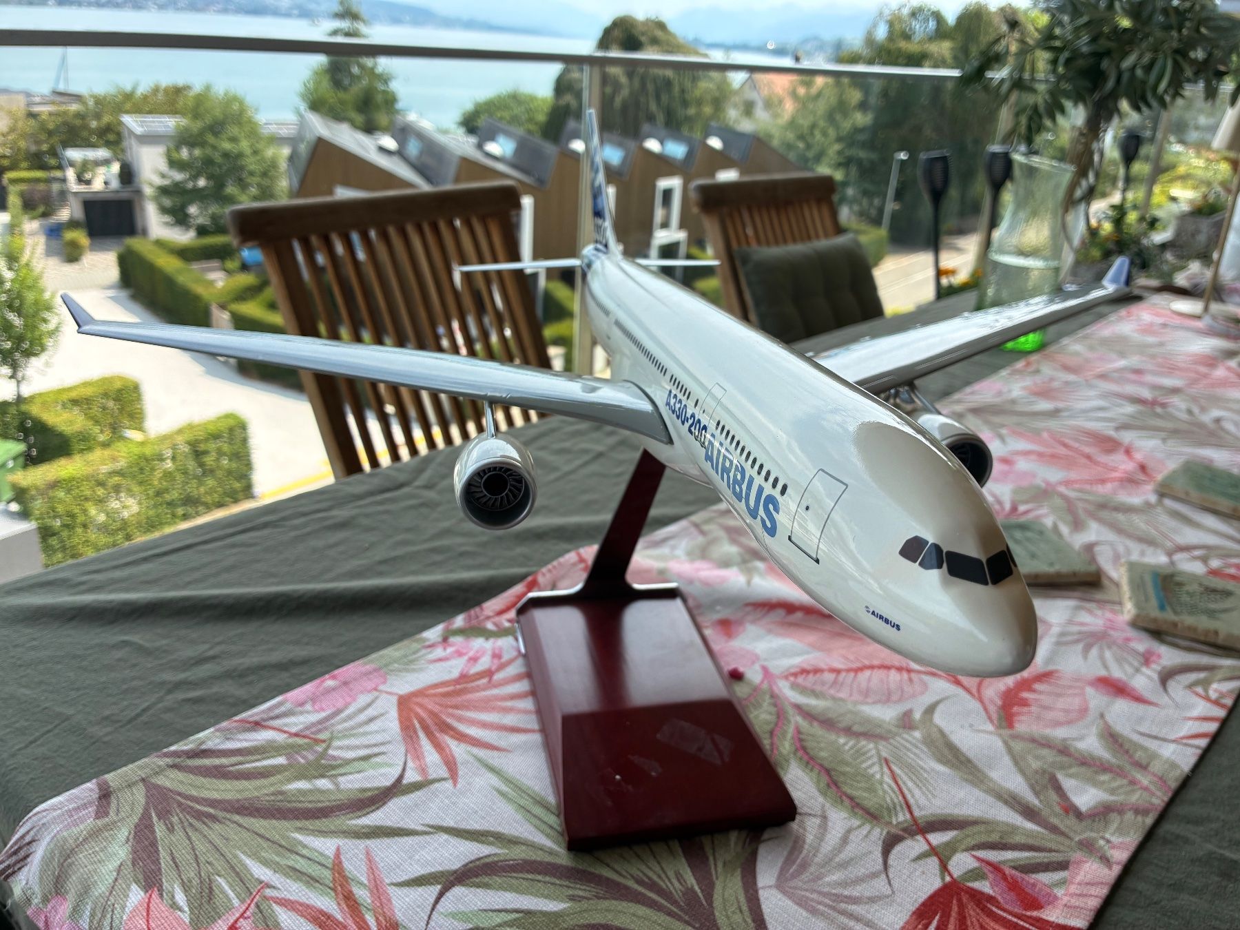 Airbus Kits de montage: Airbus A330:200 Modell 1:100 – D'occasion à Horgen par Rneises21 2