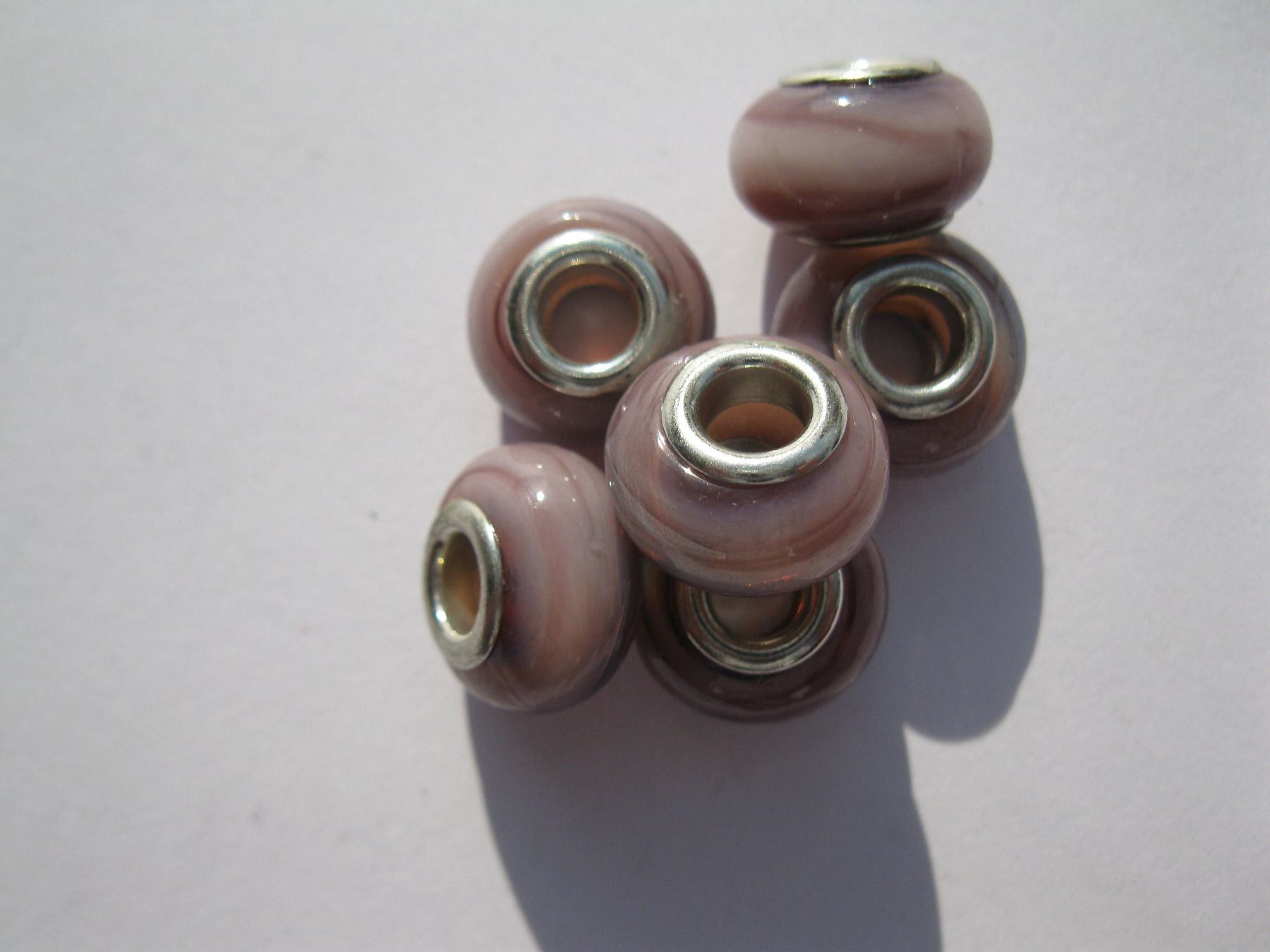 Perle (finte): 3 Glasperlen, Grosslochperlen, Beads Mauve stripe – Nuovo e nell'imballaggio originale da St. Margarethen TG venduto da LuanaKa 1