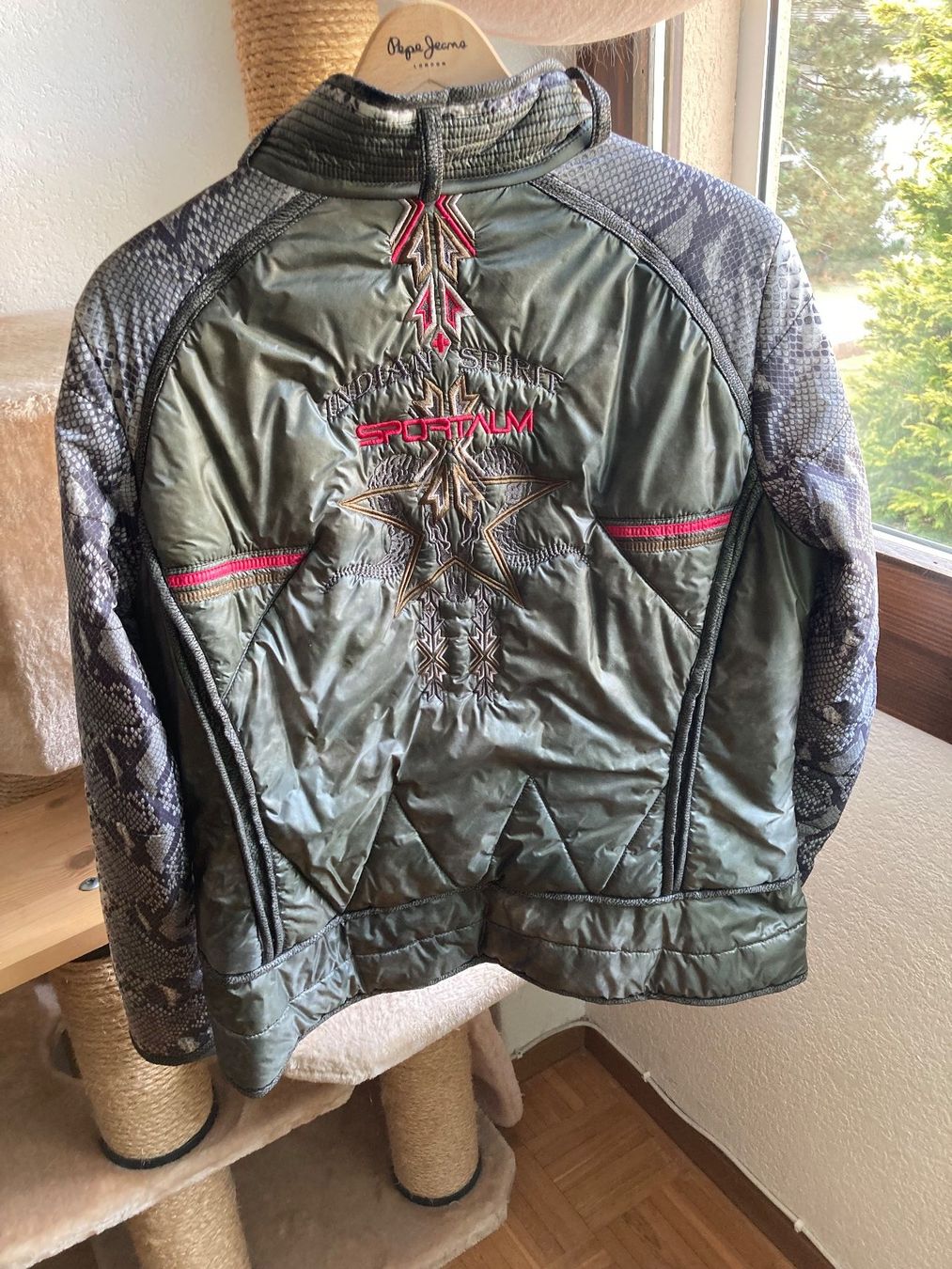 Sportalm Vestes: Aussergewöhnlich Sportalm Winterjacke Python Print Grösse 42 – D'occasion à Geroldswil par sch_7t97 1