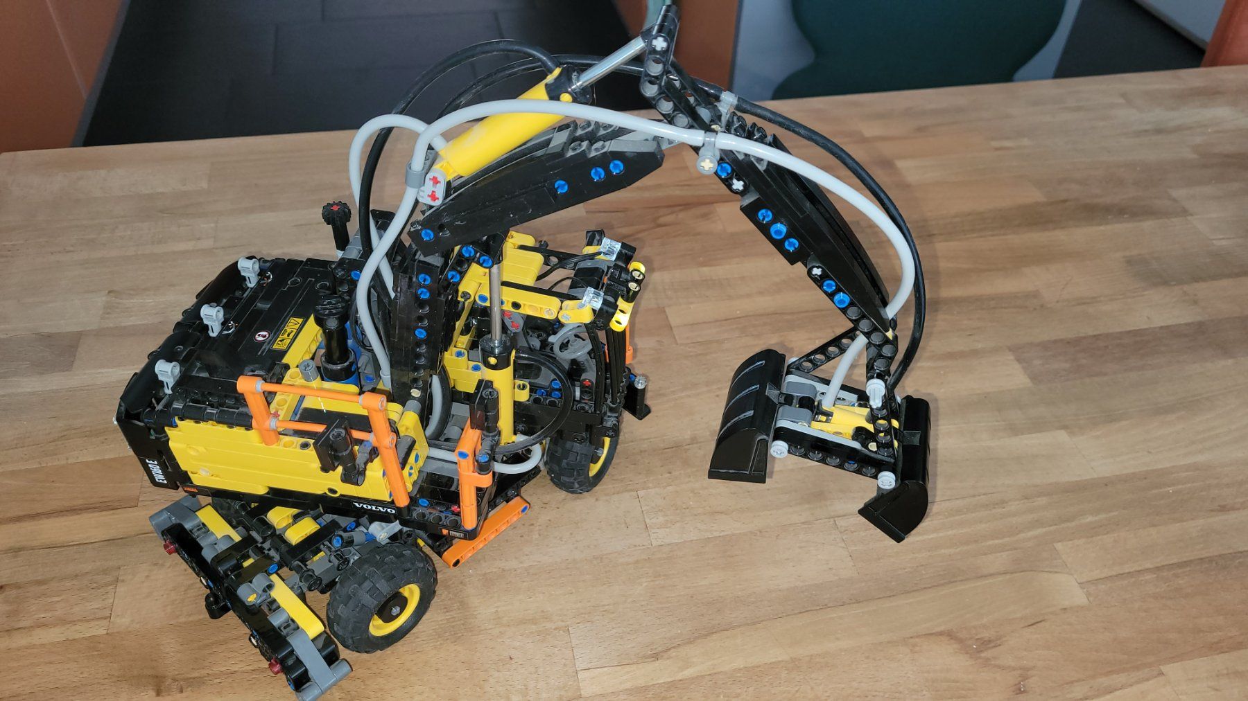 Lego Kit di costruzioni: Volvo EW160E 42053 – Usato da Olten venduto da Einwegparadies 1