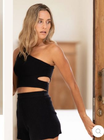 Honest the label top